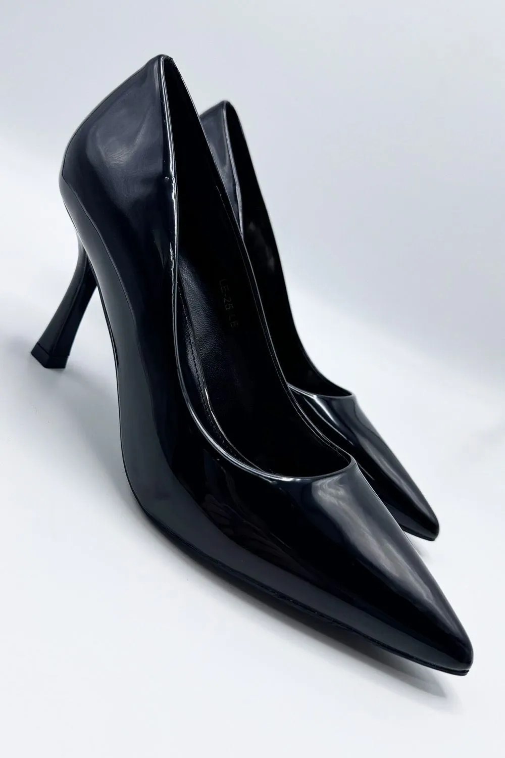 Aradia Mid Court Shoe Heels in Black