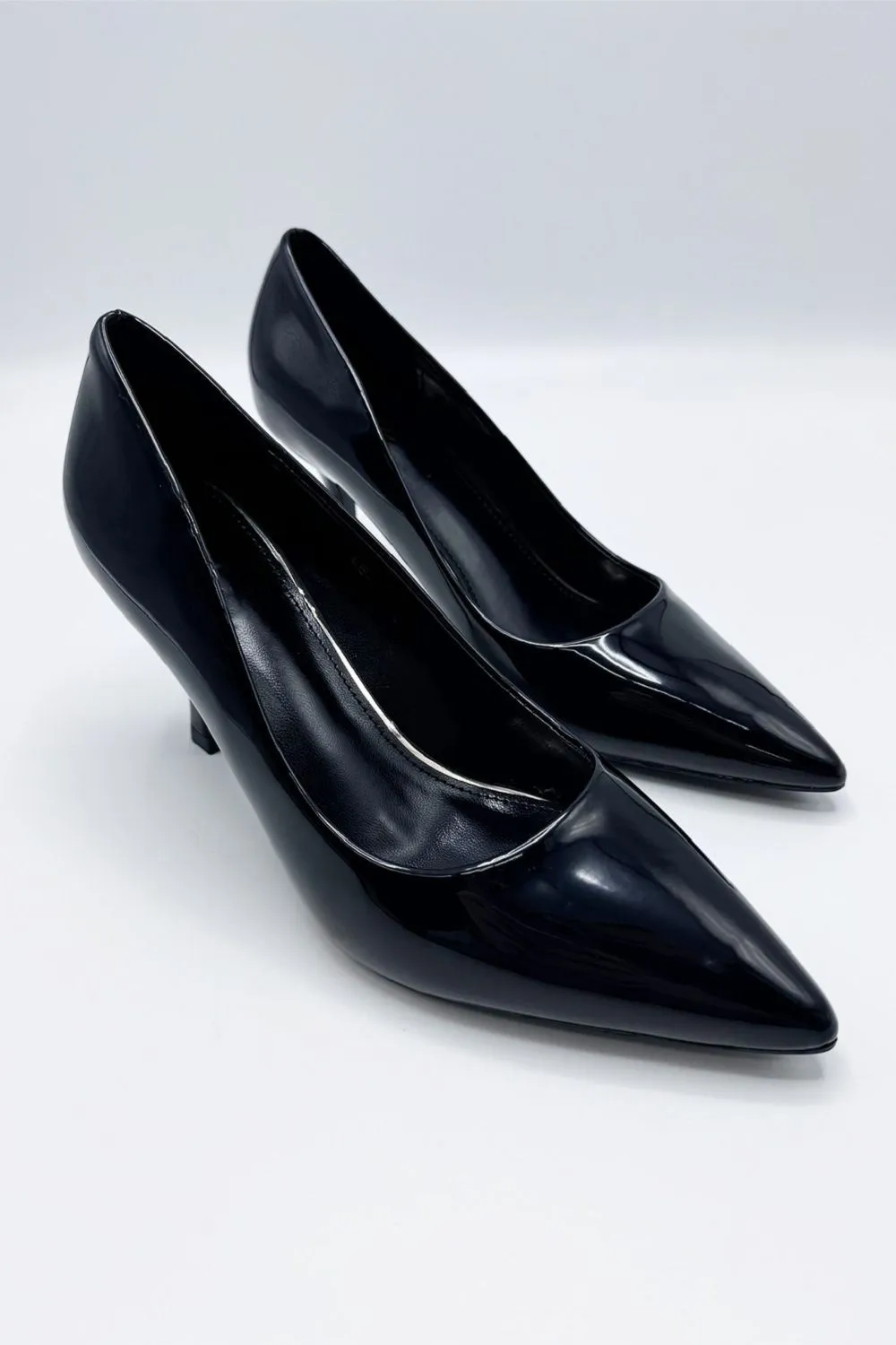 Aradia Mid Court Shoe Heels in Black