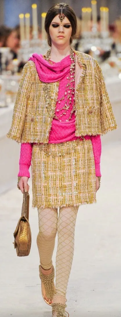 Chanel 2012 Fall 12A Pink Fuchsia Sweater w attached Scarf FR 34