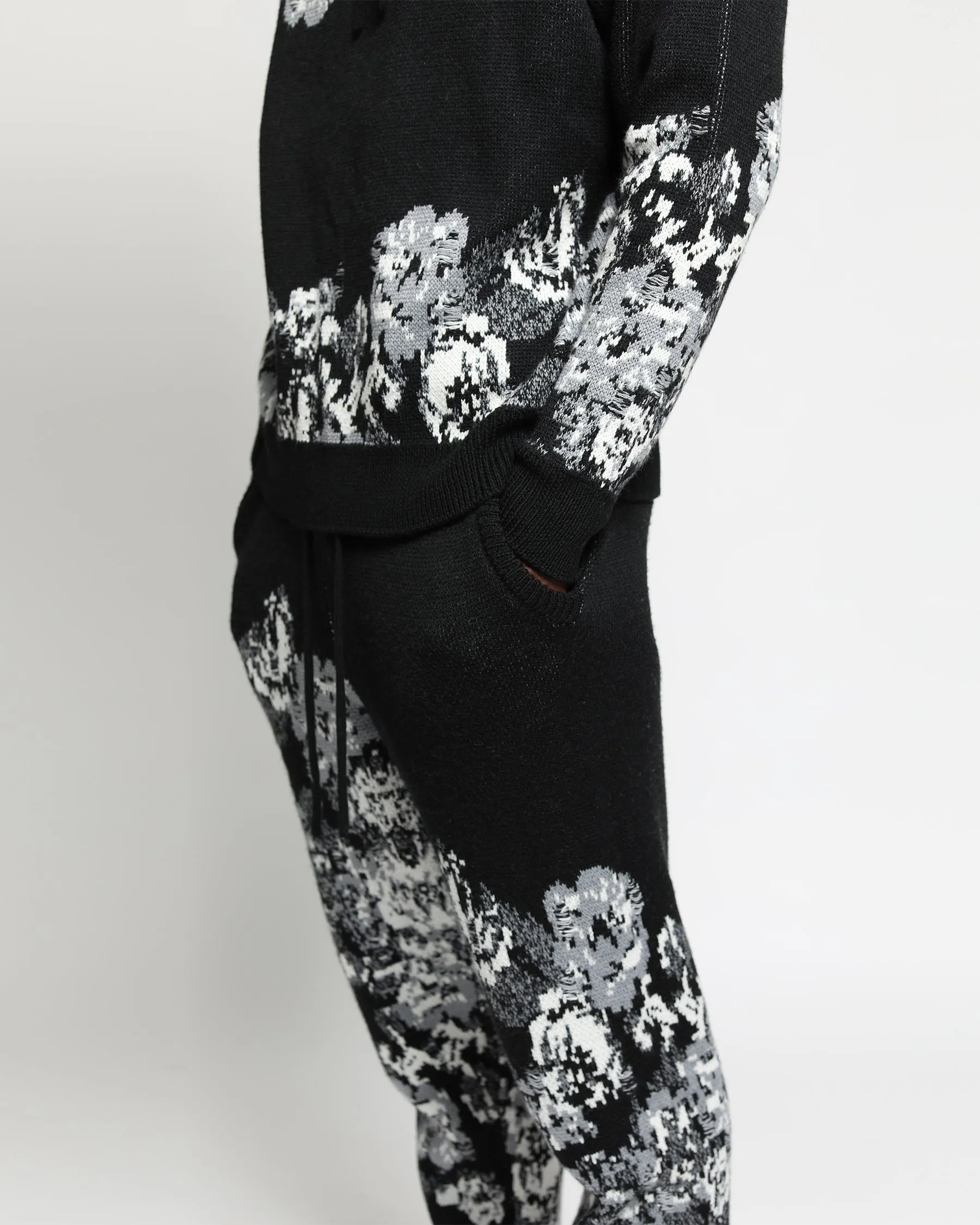 Hanging Floral Distressed Sweater Pant