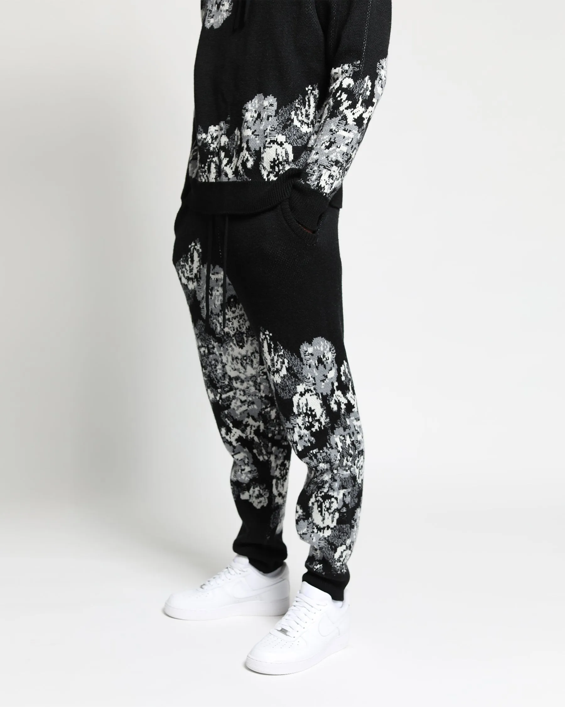 Hanging Floral Distressed Sweater Pant