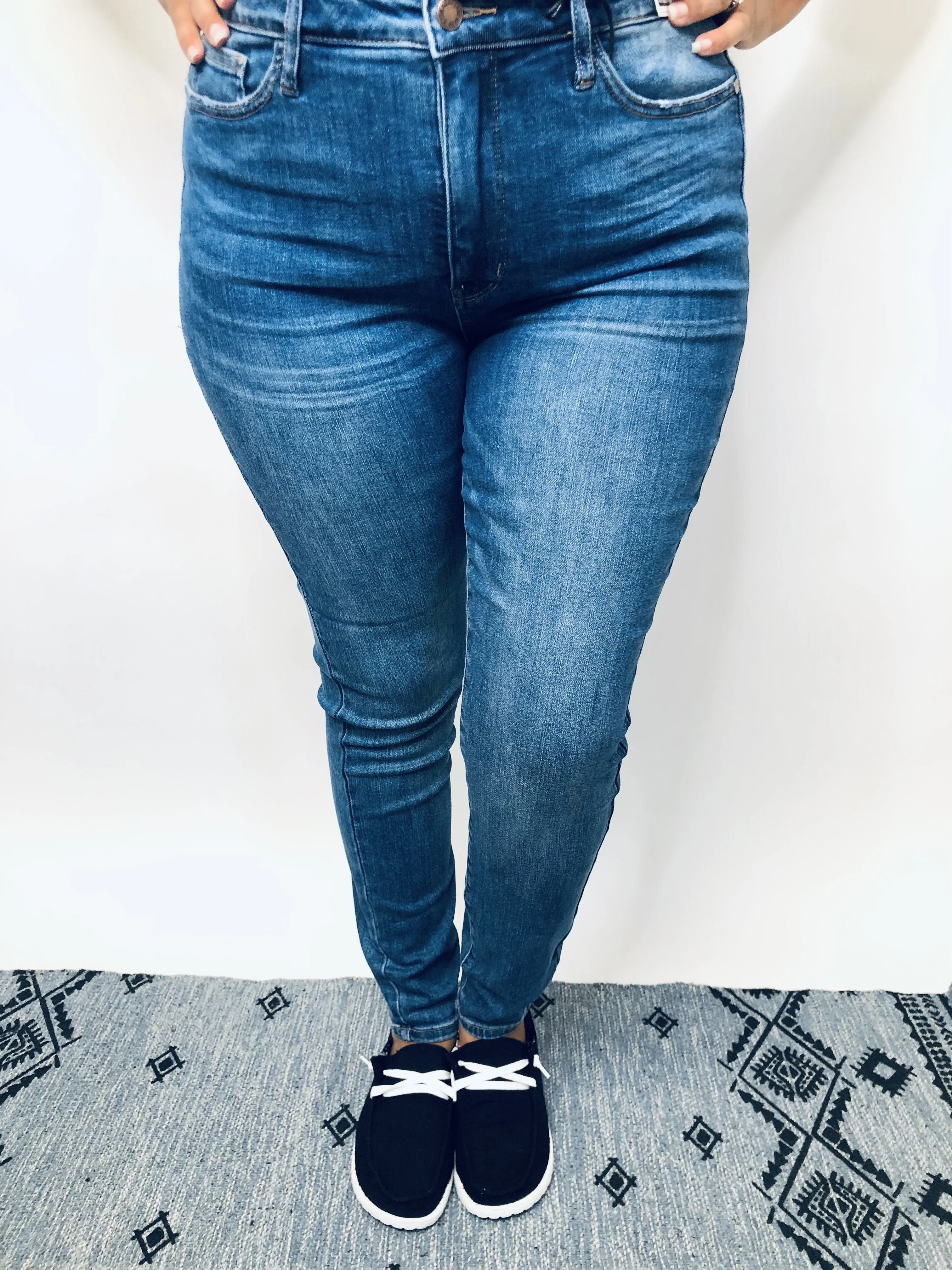 #K524 Eyes On Me Tummy Control Judy Blue Jeans