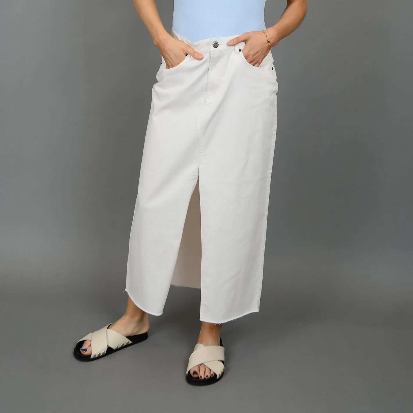 Lola's Room Stretch Twill Front Slit Skirt