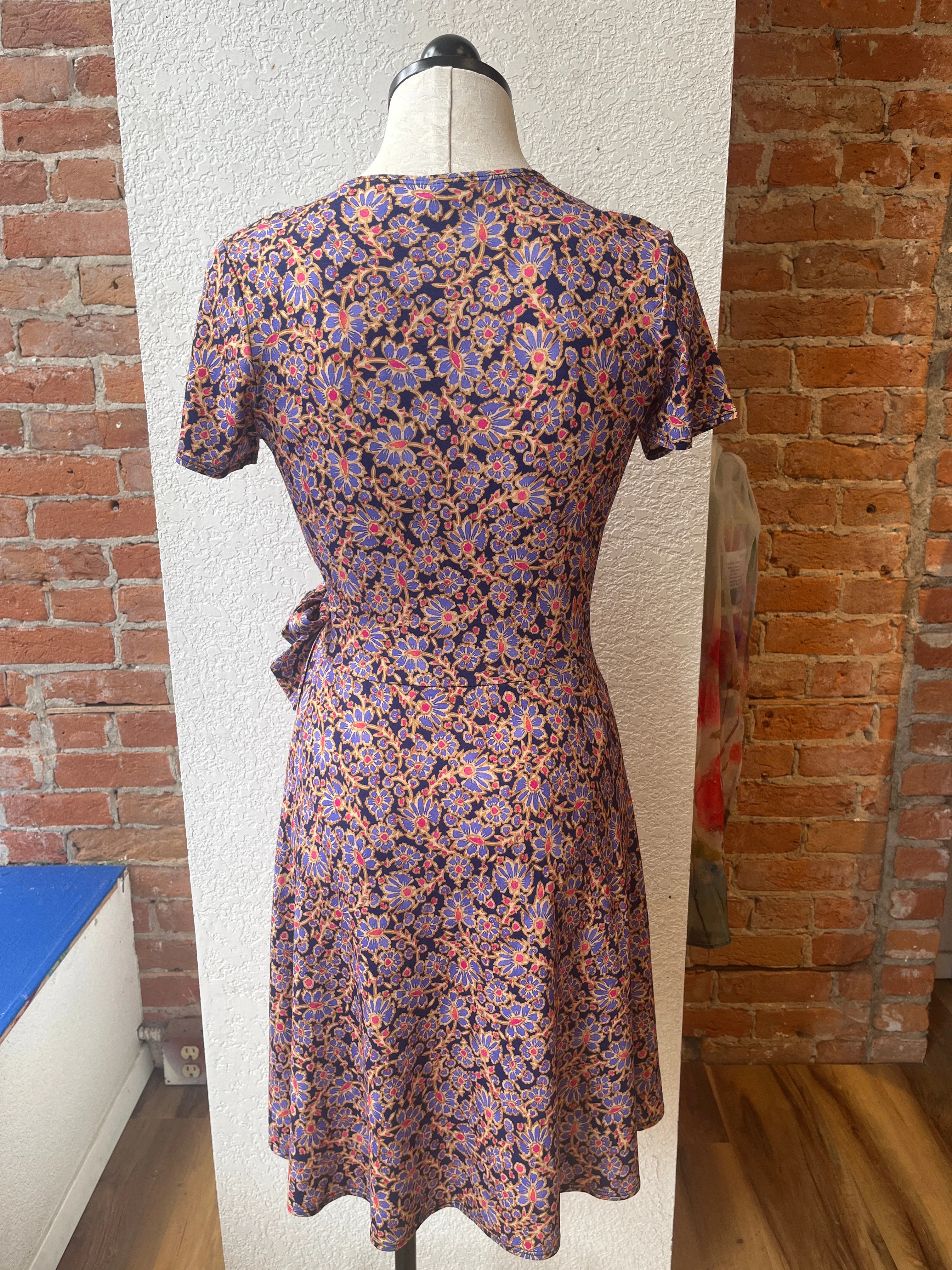 Salaam Tayler dress, short sleeve purple floral print